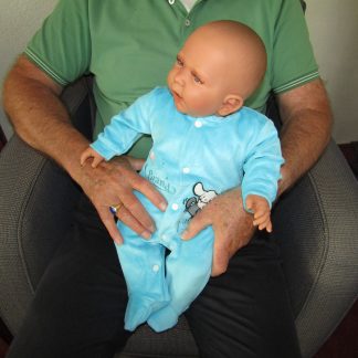 AD5a Levensechte babypop softbody pop met velours pakje 53 cm