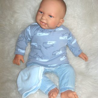 AD4e Levensechte Babypop softbody pop vrolijk in blauwe set 53 cm