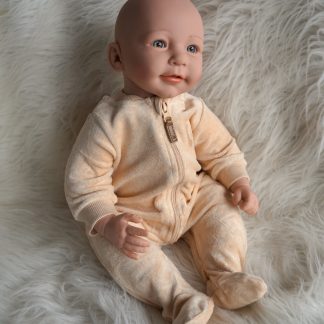 ADH1d Demonstratiepop babypop voor babyfotografie – therapie – babymassage 52 cm gewicht 3300 gram in beige pakje
