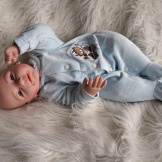 ADH1b Demonstratiepop babypop voor babyfotografie – therapie – babymassage 52 cm gewicht 3300 gram blauw pakje