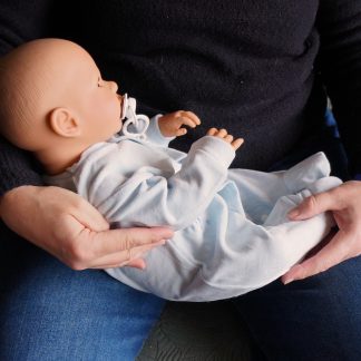 AD7g Levensechte Babypop soft body slaapogen in blauw pakje met speen 52 cm